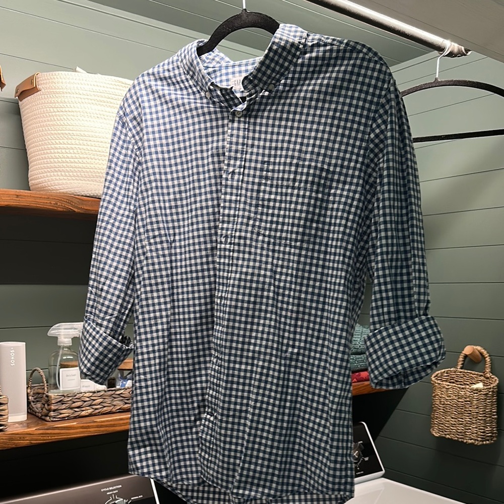 GAP Men’s Blue and White Checkered Button-Up Shirt. Size Large
